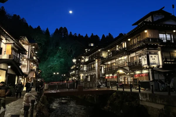 Travel to Ginzan Onsen, Japan fairy tale hot spring village!